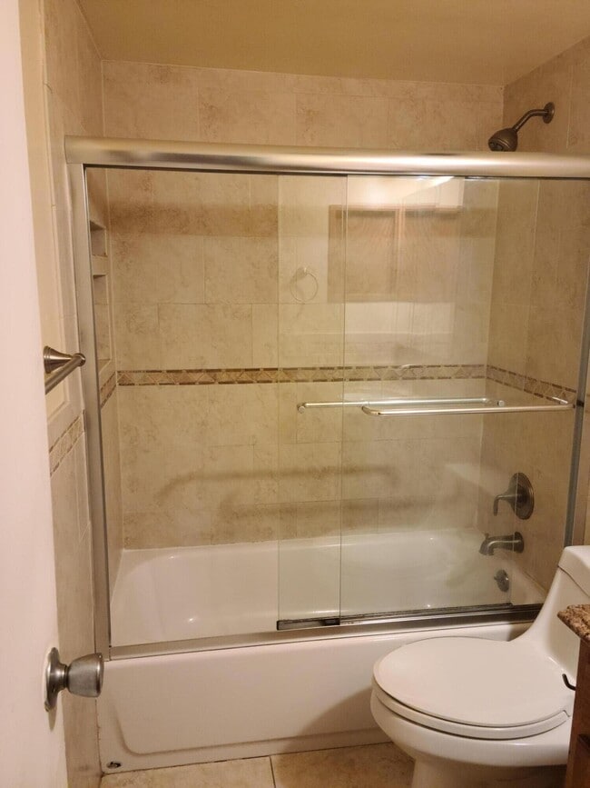 Building Photo - 2977 Riverside Dr