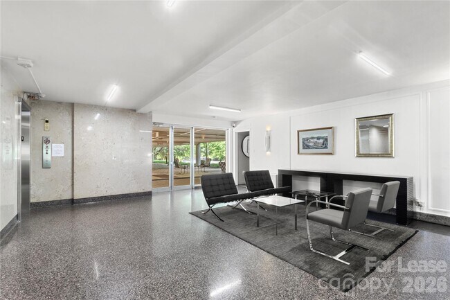 Building Photo - 1300 Queens Rd