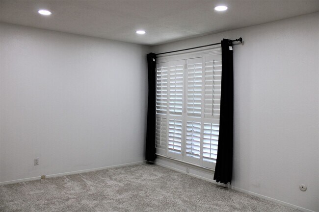 Building Photo - Birchbrook Drive