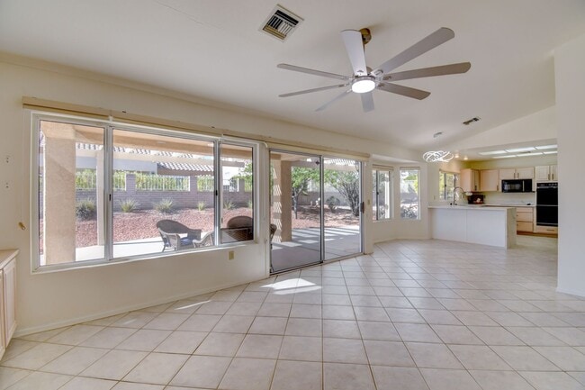 Building Photo - 2433 Sunup Dr
