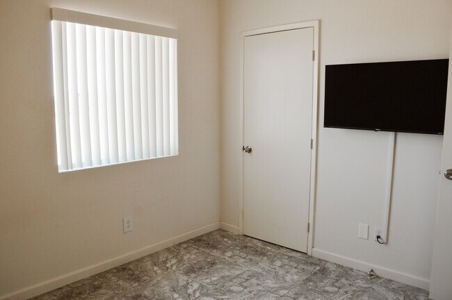 Building Photo - 1381 Soledad Ave