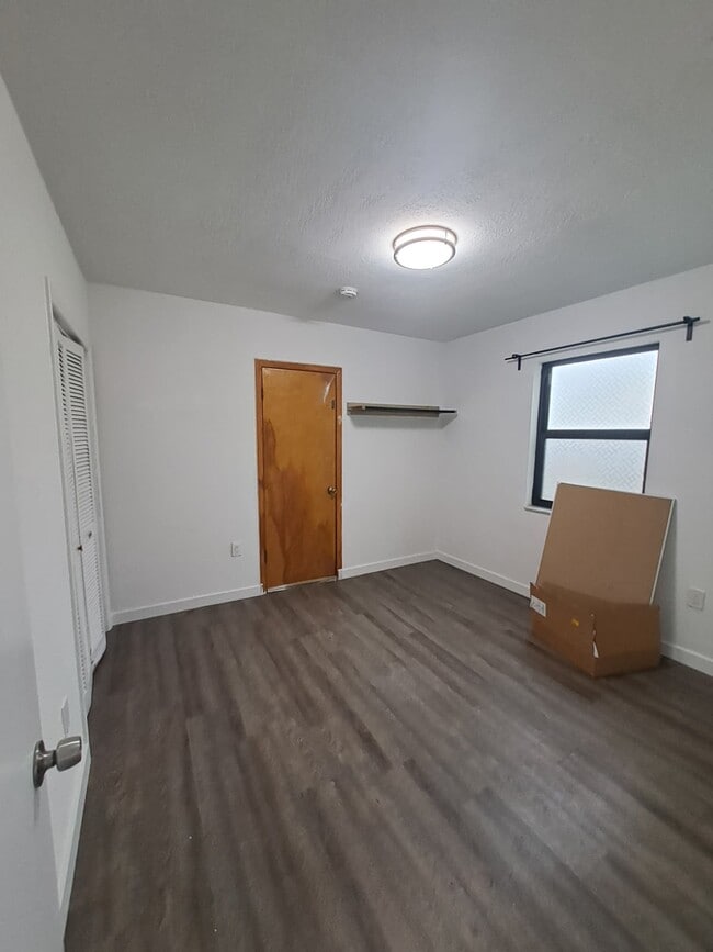 Building Photo - 2835 SW 2nd St