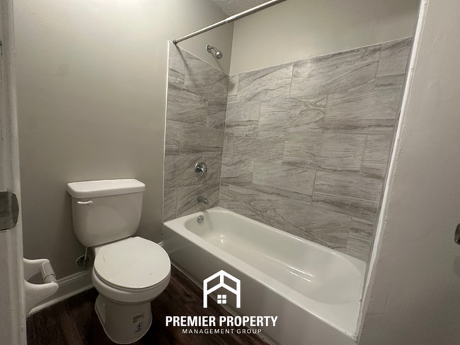 Building Photo - 2814 Baywood Dr