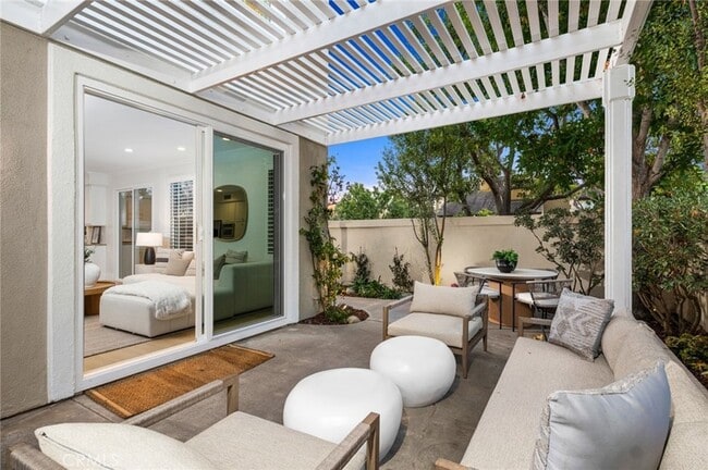 Building Photo - 20 Fecamp