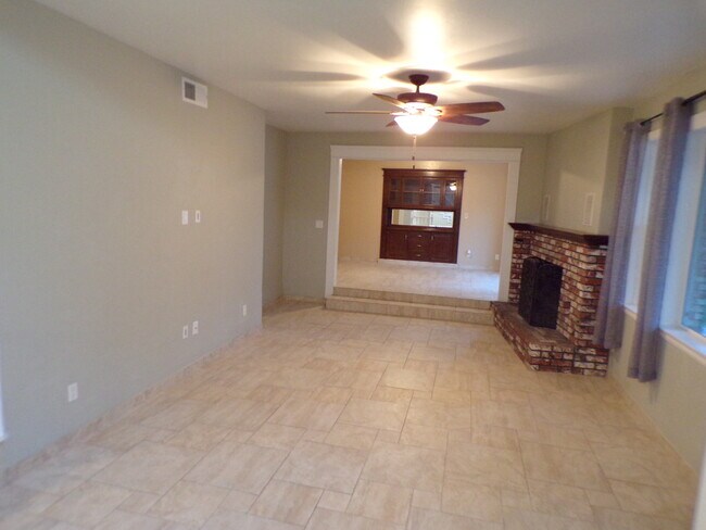 Building Photo - 14921 Sunnybank Ave