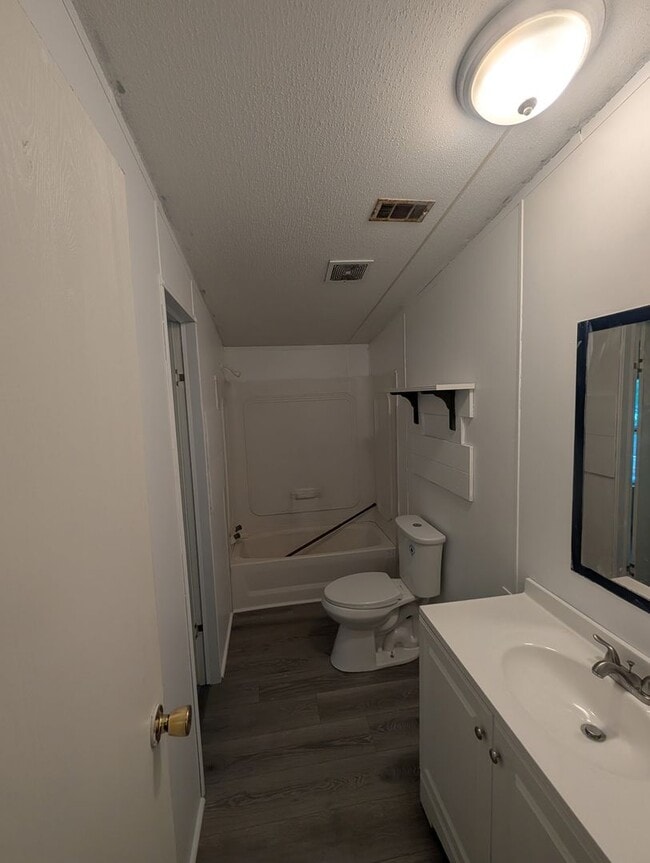 Building Photo - Remodeled 5 bed 3 bath Manufactured Home |...