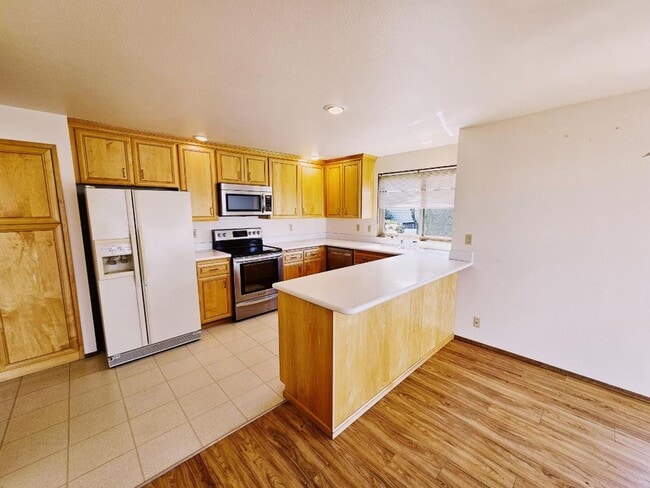 Building Photo - 4 Bed 2.5 Bath Kirkland - Lake WA Schools