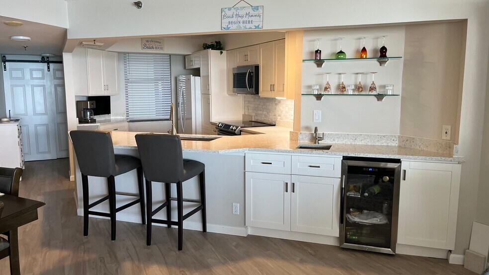 Kitchen/Bar - 9650 S Ocean Dr