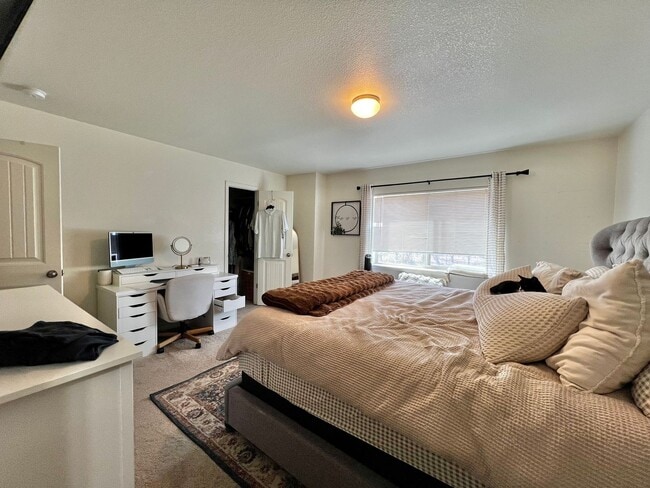 Building Photo - 2 Bedroom 2.5 bathroom Townhouse in Greeley