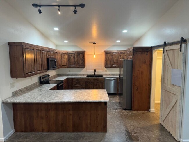 Building Photo - Cute Ranch Style 3 Bedroom 2 Bath Home In ...