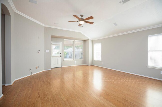 Building Photo - 10511 Saratoga Square