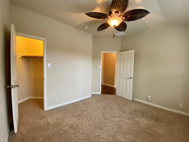 Building Photo - 1310 W Parmer Ln