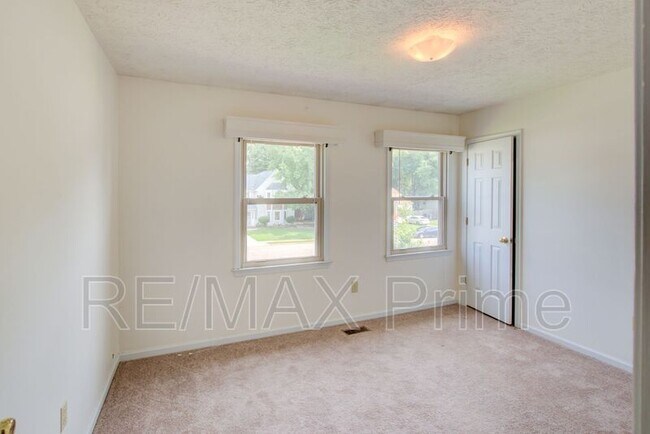 Building Photo - 71 Michaels Woods Dr