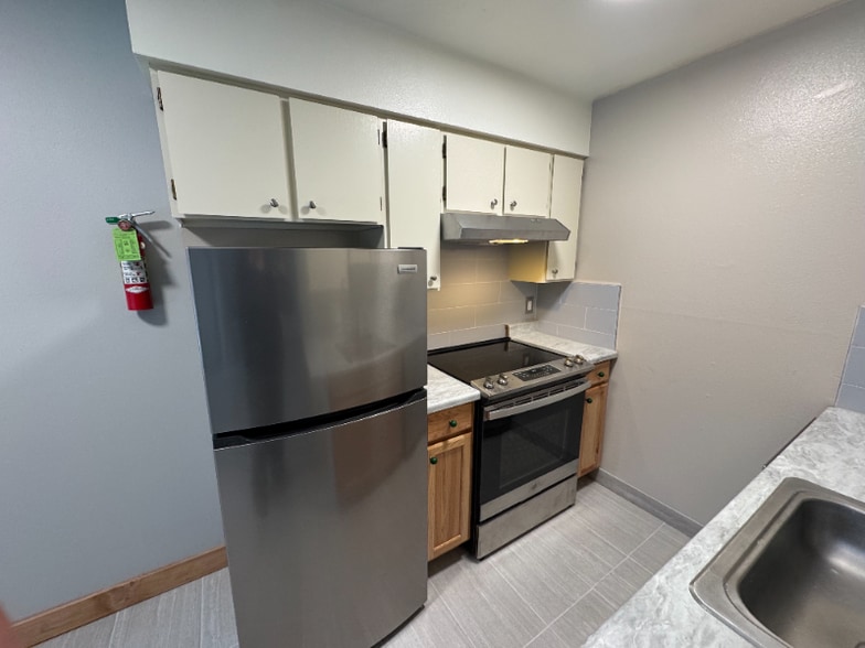 Building Photo - 3061 Lois Dr