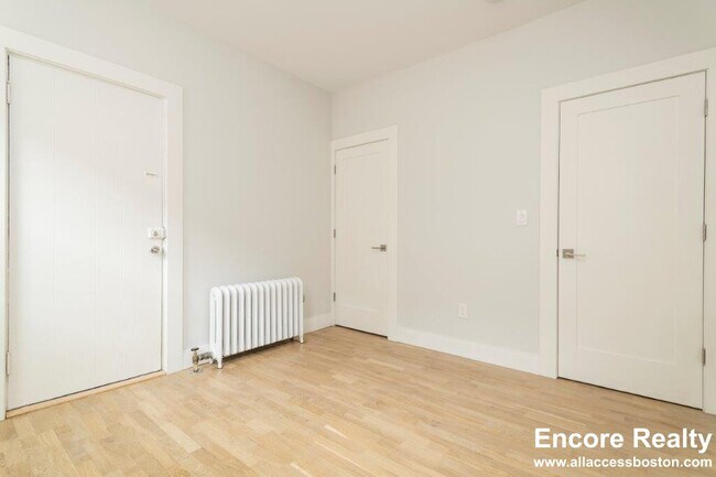 Building Photo - 184 Chiswick Rd