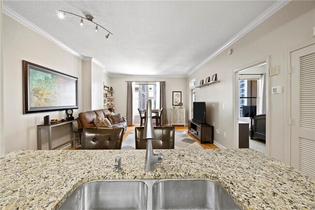 Building Photo - 1101 Juniper St NE