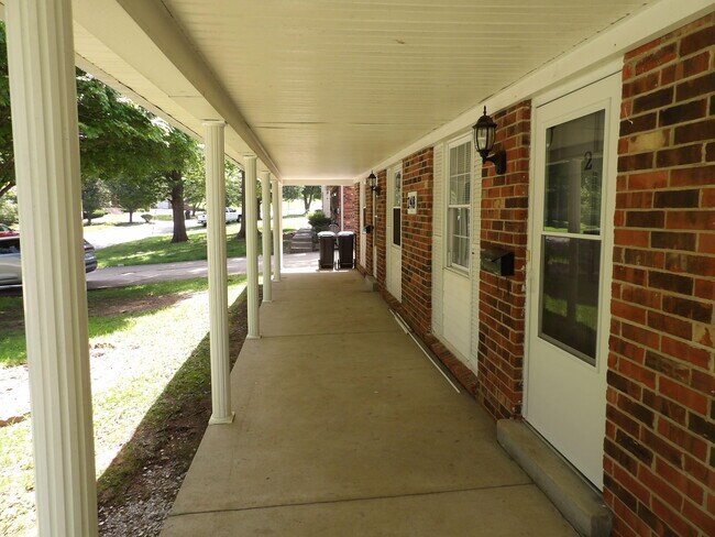 Building Photo - 248 Meadowview Dr