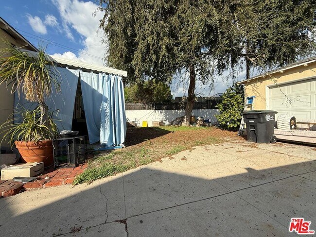 Building Photo - 674 Estelle Ave