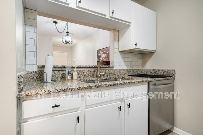 Building Photo - 600 Audubon Lake Dr