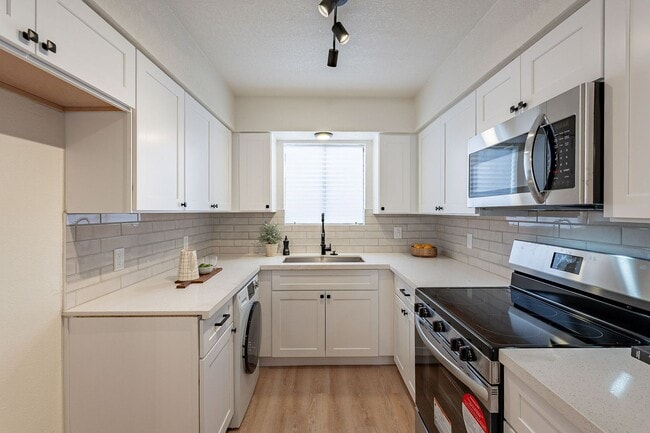 Building Photo - 2nd floor unit with all the upgrades!