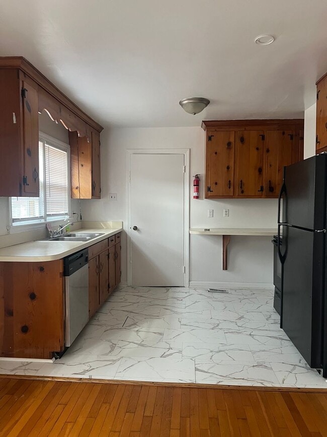 Building Photo - 11 Markham Dr