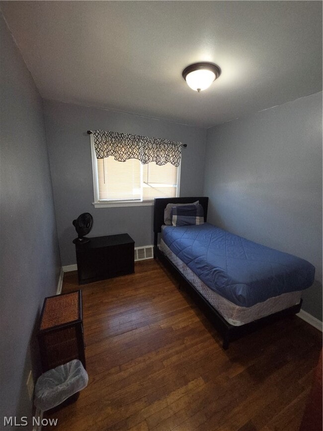 Building Photo - 4148 E 189th St