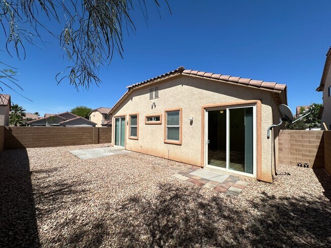 Building Photo - Bella Terra At Southern Highland