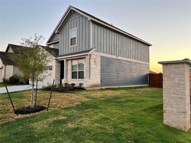 Building Photo - 2053 Cliffbrake Wy