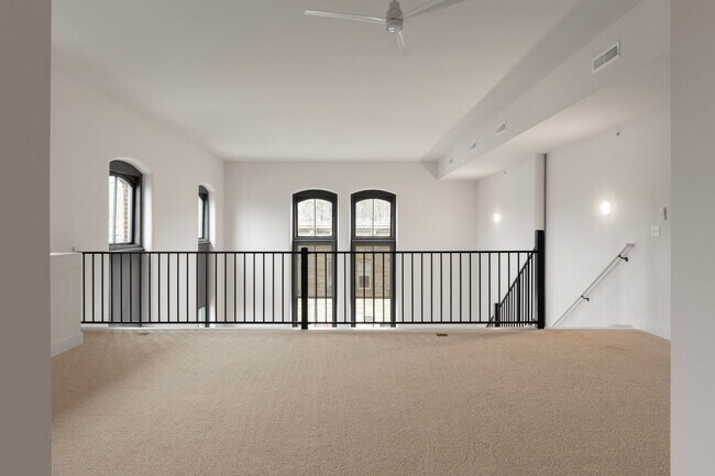 Building Photo - Burton One Bedroom Loft