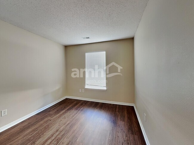 Building Photo - 9914 Cedarstone Ln