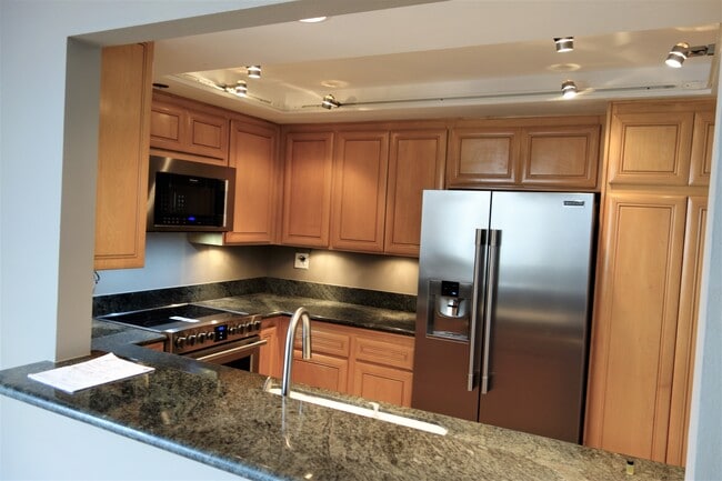 Kitchen - 120 The Vlg