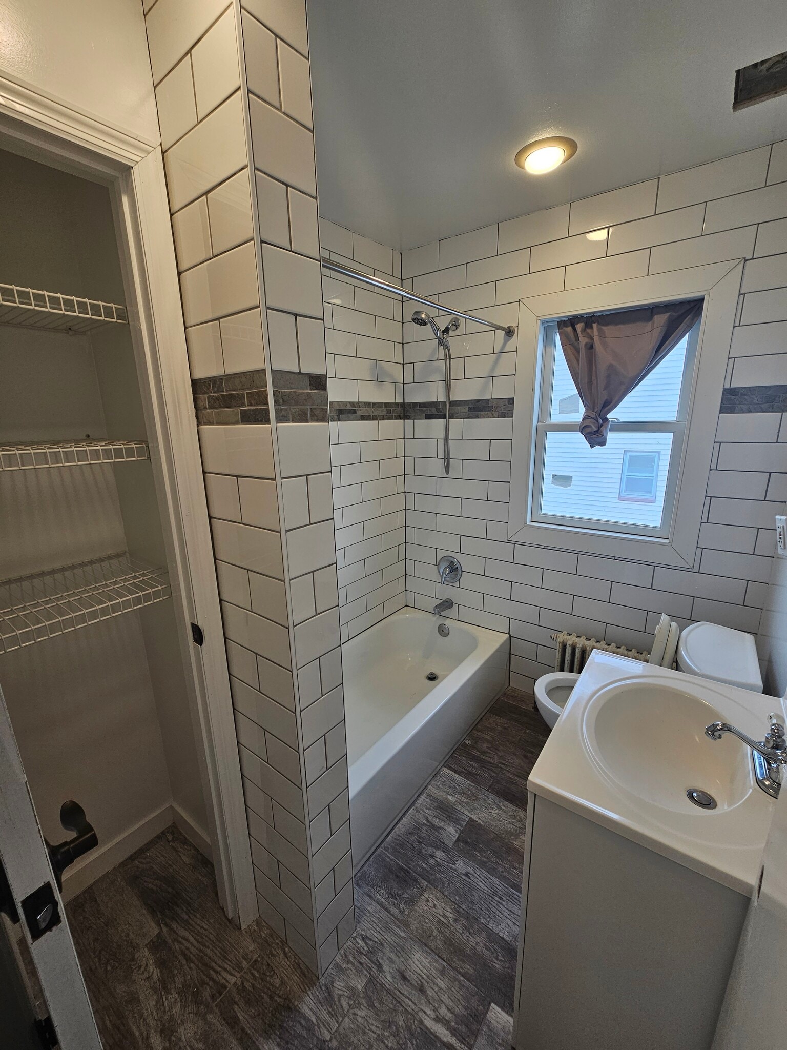 bathroom - 8 Wilson St