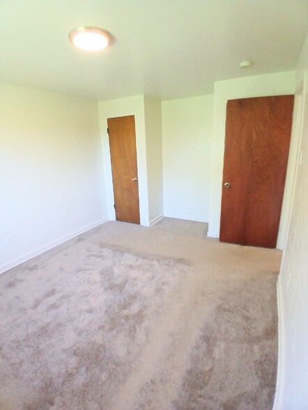 Building Photo - 472 Hoodridge Dr
