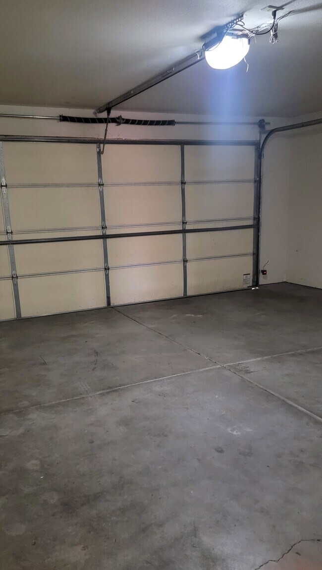 Building Photo - 658 30 Rd