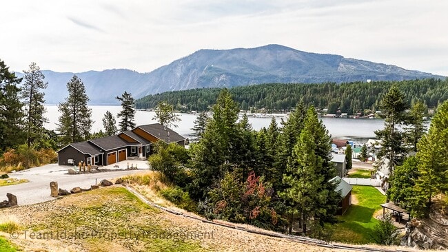 Building Photo - BRAND NEW! Fully furnished and stocked Single Level Home...Easy & Beautiful Living with a stunnin...