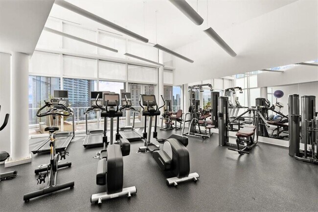 Building Photo - 3325 Piedmont Rd NE