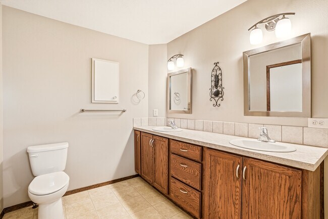 Building Photo - 11830 N Bedivere Dr