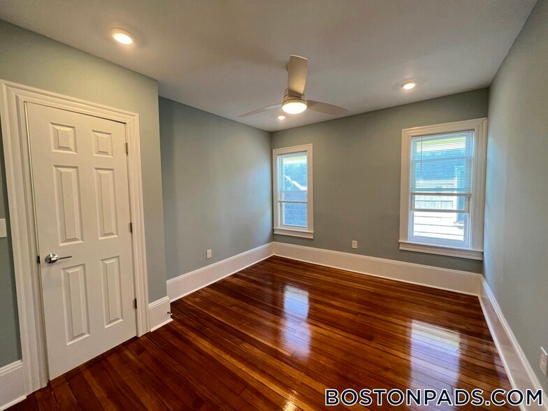 Building Photo - 3 Mossland St