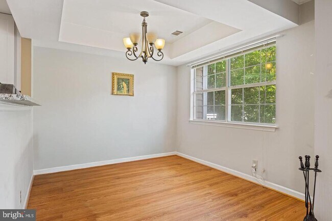 Building Photo - 5705 Chapman Mill Dr