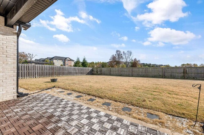 Building Photo - 2016 W Chandler Ave