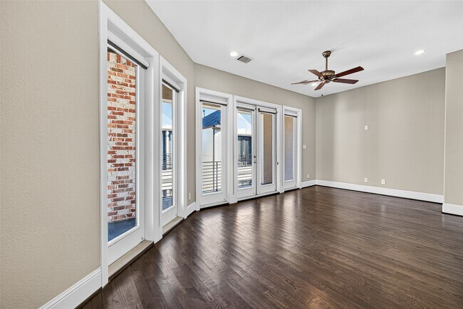 Building Photo - 2116 Mason St