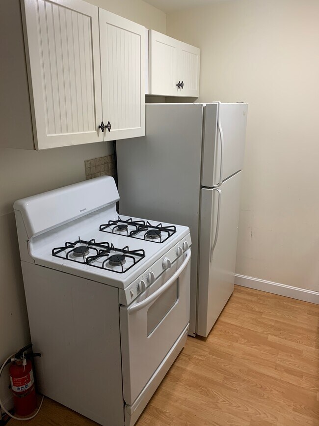 Building Photo - 144 Kenrick St