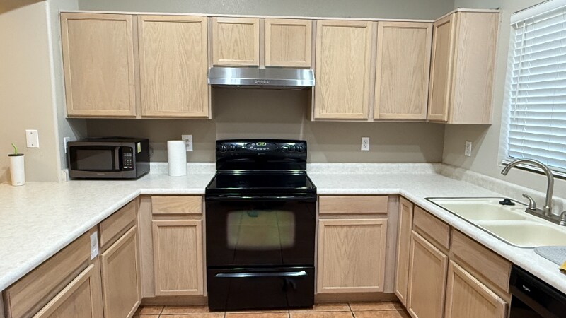 Building Photo - 8807 W Shaw Butte Dr