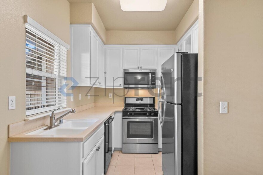 Building Photo - 20 Ashford Pl