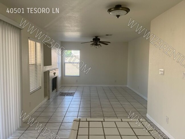 Building Photo - 4BD/3BTH WEST PALMDALE HOME