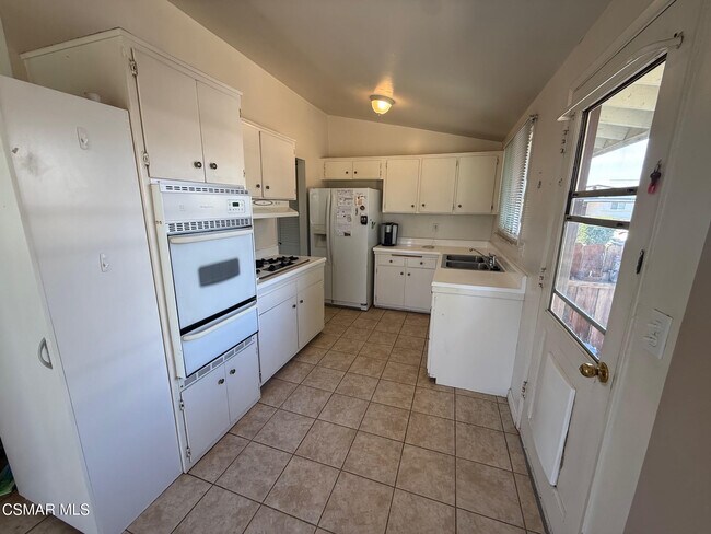 Building Photo - 1482 Paul St