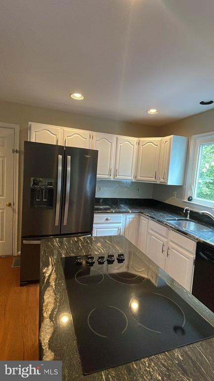 Building Photo - 8688 Wheatfield Way