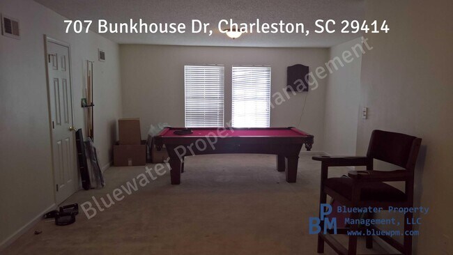 Building Photo - 707 Bunkhouse Dr