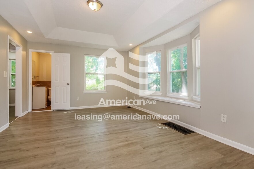 Building Photo - 303 Cypress Ave