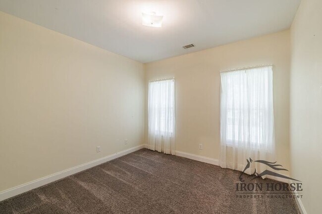 Building Photo - 411 Timber Creek Dr